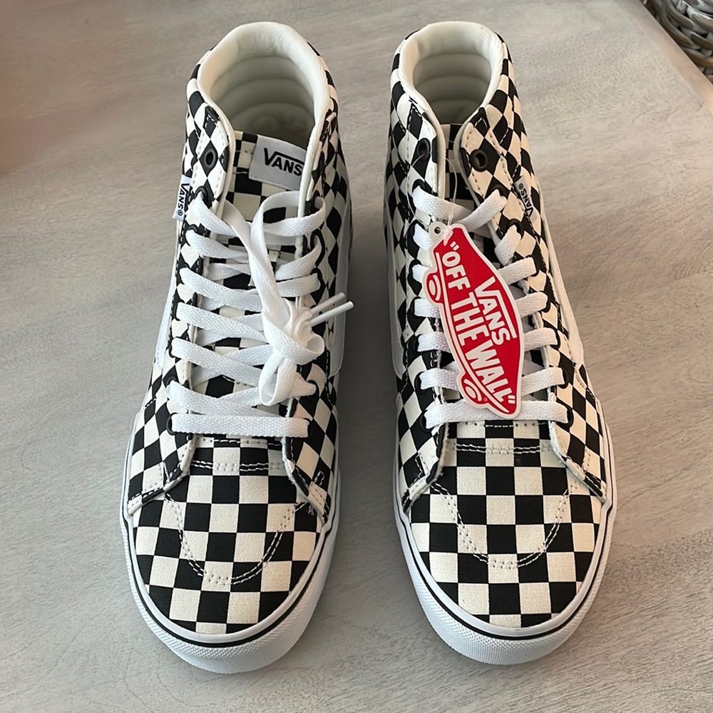 VANS - Filmore Hi.     Checkerboard black/mars hightops